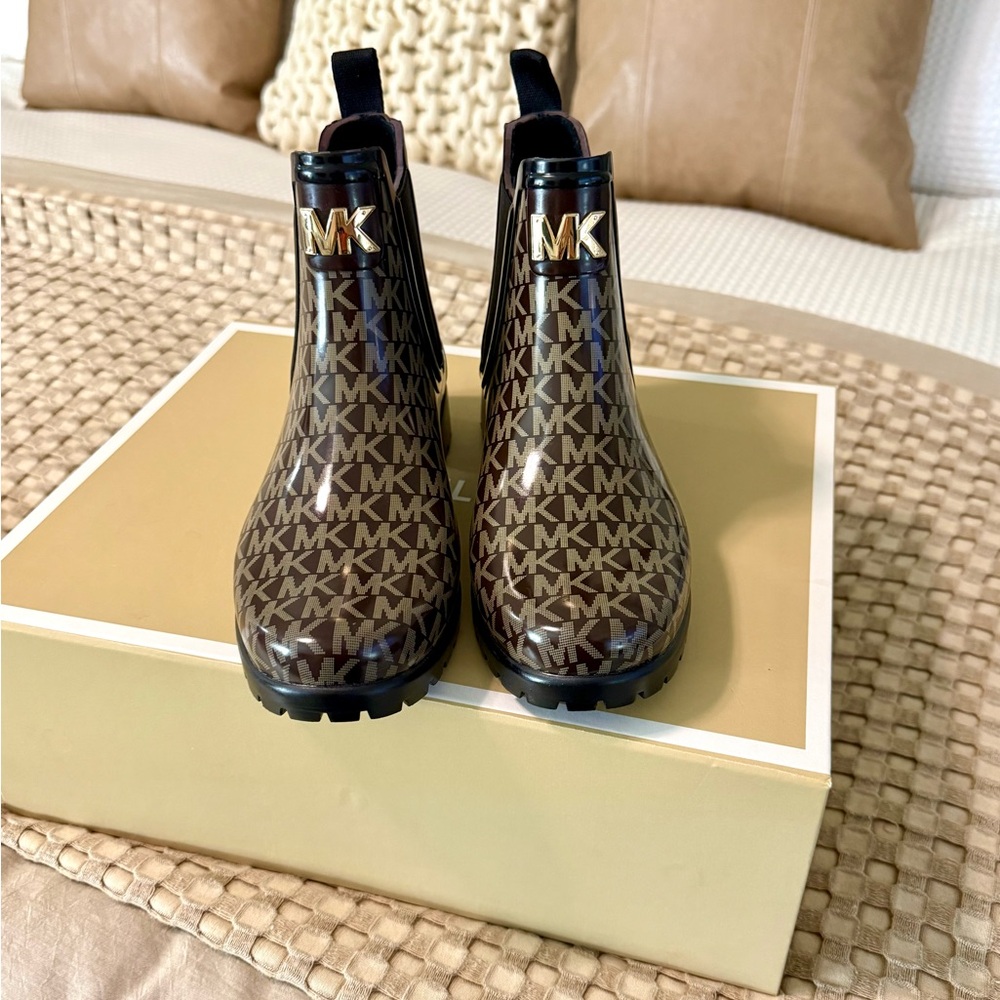 NEW MICHAEL KORS Ankle Rain Boots ☔️